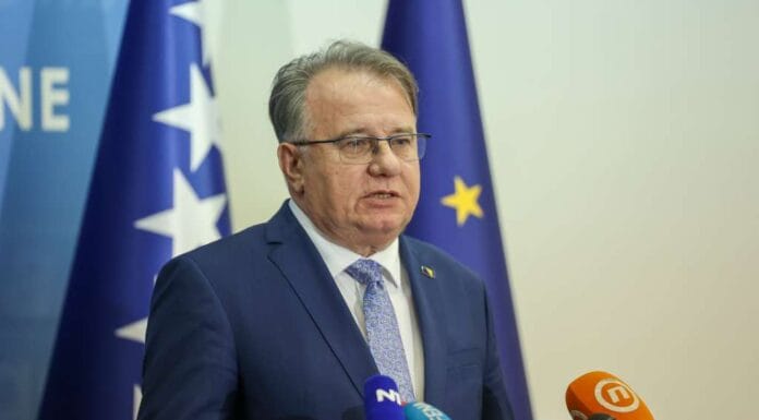 Nikšić poziva na odlučnu borbu protiv organizovanog kriminala: Pridružite se i podržite promjene Nermin Nikšić: Borba protiv korupcije i jačanje pravne države temelj su rada Vlade Federacije