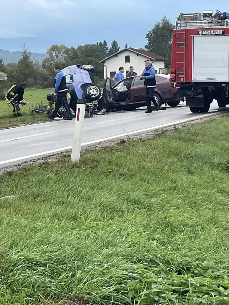 Foto: Infobugojno: Troje mrtvih u saobraćajnoj nesreći na M-16