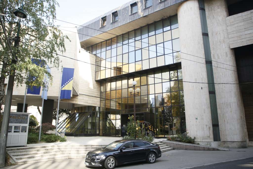 parlament fbih Tematsku sjednicu o pitanjima mladih u Federaciji Bosne i Hercegovine sazvala je za sutra u Sarajevu odgovarajuća komisija u Federalnom parlamentu.