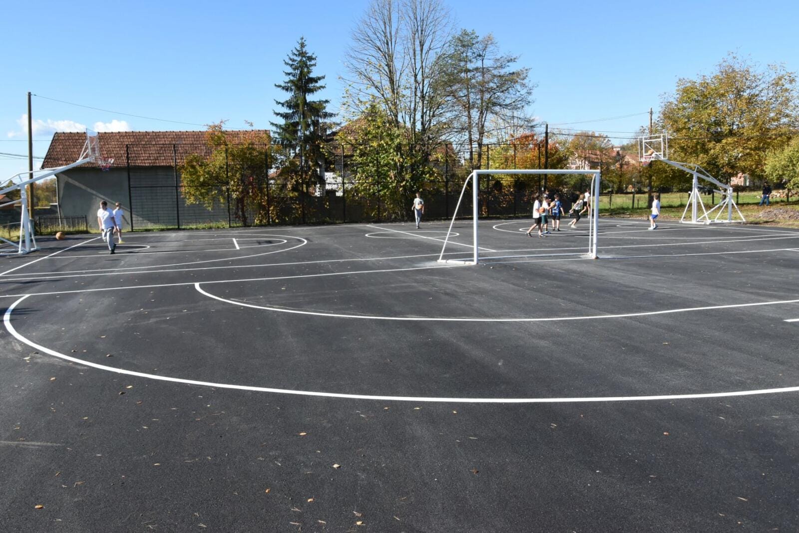 Obnovljen školski sportski poligon u Dubravama: Vlada TK uložila gotovo 100.000 KM