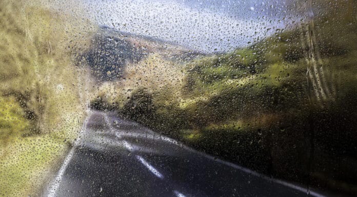 Stanje na cesti: Upozorenje vozačima zbog magle i klizišta