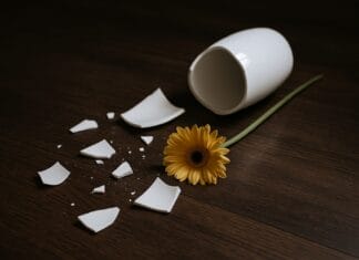 Nasilje postaje sve češće, šta možemo učiniti kada ga trpimo ili kada primijetimo da neko drugi pati zbog nasilja Trgovina ljudima u Tuzlanskom kantonu, foto ilustracija za autorski tekst, komentar