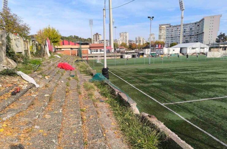 Na pomoćnom stadionu Tušanj počeli su radovi na sanaciji i modernizaciji, što predstavlja novo ulaganje Grada Tuzle u sport i bolje uslove za mlade sportiste.