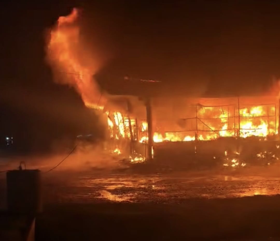 viber_image_2025-10-05_22-51-07-447 Foto: Gradačački glas/Veliki požar na pijaci “Arizona” u Brčkom