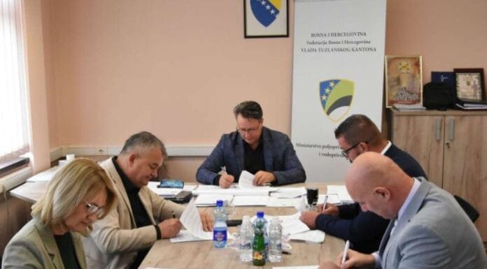 Ulaganja u vodoprivredu u Živinicama, Srebreniku i Kladnju 843.000 KM Ulaganja u vodoprivredu u Živinicama, Srebreniku i Kladnju 843.000 KM