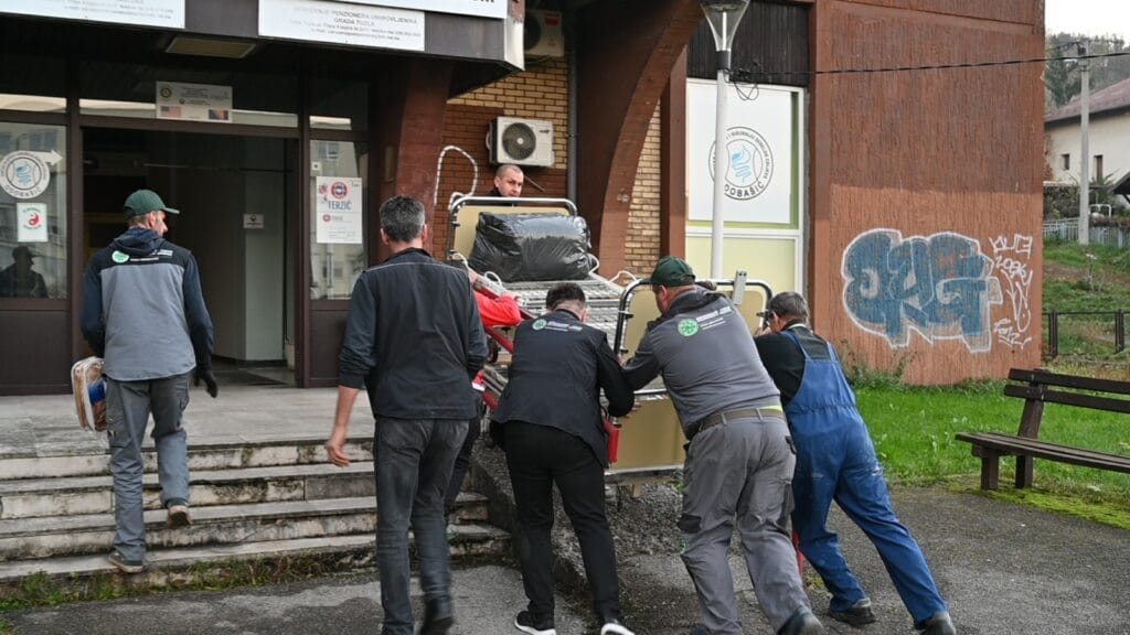 Solidarnost na djelu, prve donacije za u požaru stradali Dom penzionera, MFS EMMAUS