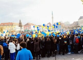Nemojte se iznenaditi ako sutra vidite kolone učenika sa zastavama BiH