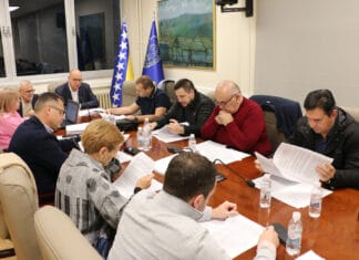 Vanredna sjednica u Tuzli: Fokus na obnovu i odgovornost nakon požara Vanredna sjednica u Tuzli: Fokus na obnovu i odgovornost nakon požara