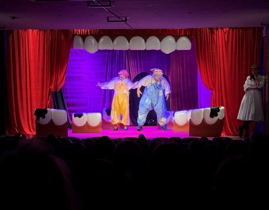 Karius i baktus predstava 1