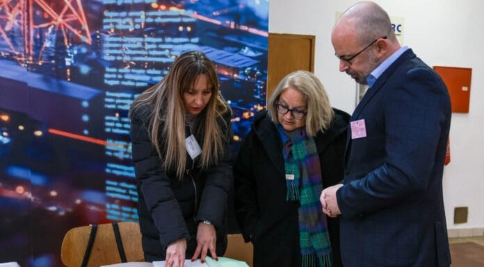 John Ginkel obišao biračko mjesto u Istočnom Sarajevu tokom izbornog dana u RS-u