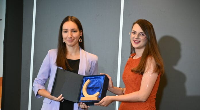 Mladi mijenjaju sliku Balkana: Amina Bašić nagrađena za video o protestima i medijskoj pismenosti