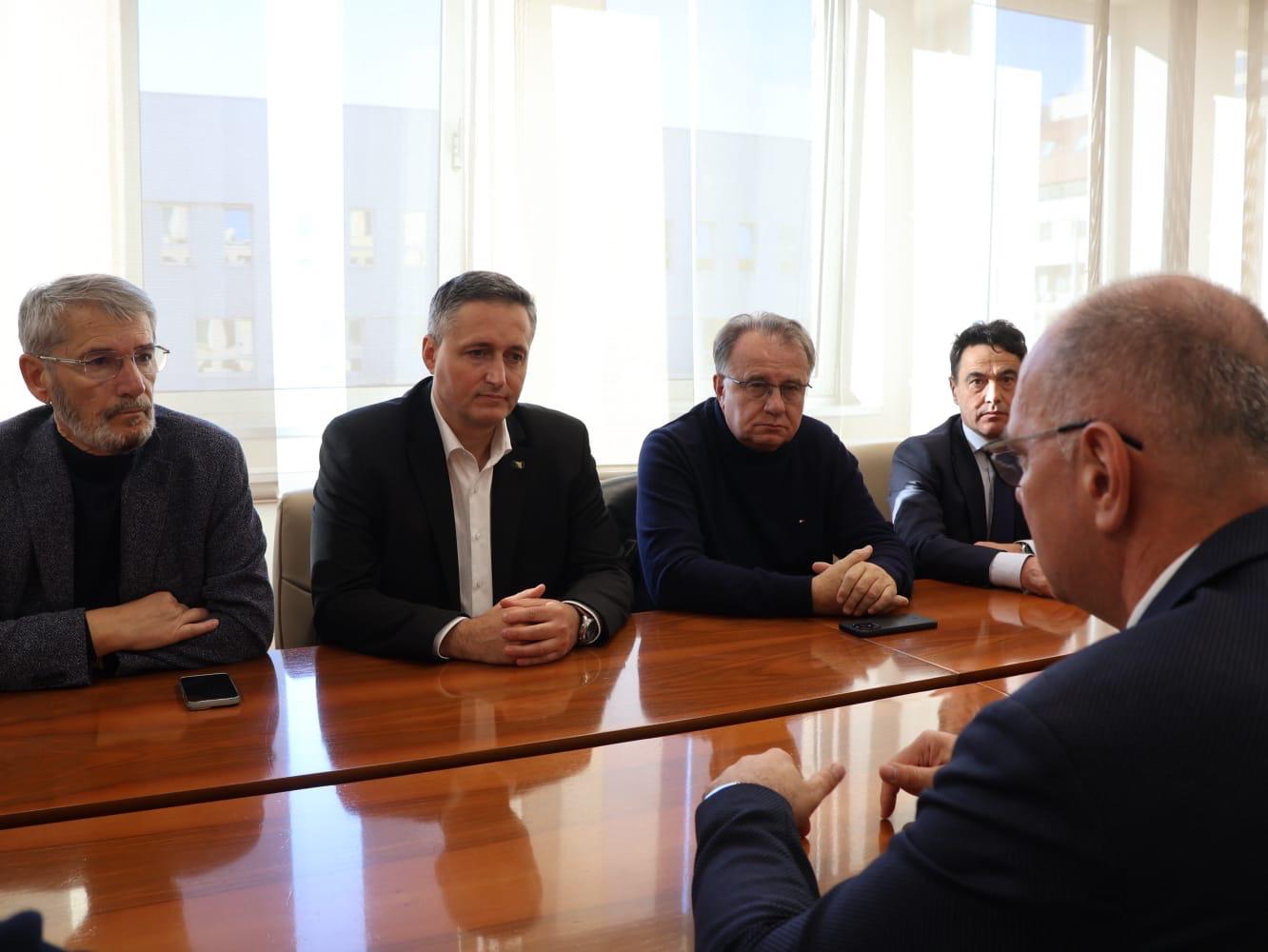 bećirović nikšić lugavić Bećirović razgovarao s Lugavićem i Nikšićem o mjerama podrške