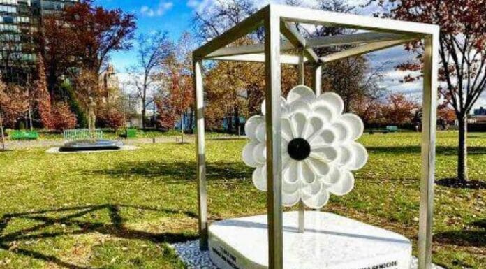 U New Yorku će danas biti otkriven „Cvijet Srebrenice“ ispred zgrade UN-a U New Yorku će danas biti otkriven „Cvijet Srebrenice“ ispred zgrade UN-a