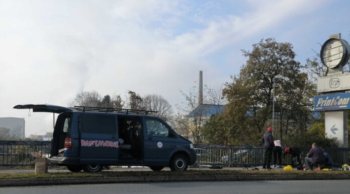 U toku akcija farbanja ograde mosta na Ircu