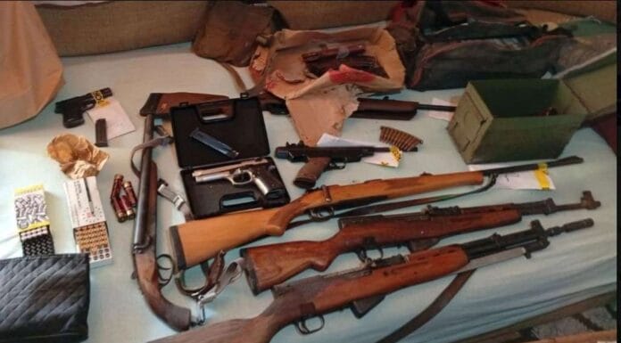 U akciji MUP-a TK u Kalesiji pronađeno oružje, eksplozivne naprave i 33.000 eura U akciji MUP-a TK u Kalesiji pronađeno oružje, eksplozivne naprave i 33.000 eura