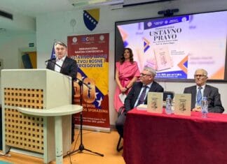 Komšić na promociji udžbenika „Ustavno pravo“ na Univerzitetu u Tuzli Komšić na promociji udžbenika „Ustavno pravo“ na Univerzitetu u Tuzli