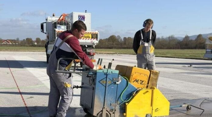 Aerodrom Tuzla započeo instalaciju rasvjete centralne linije Aerodrom Tuzla započeo instalaciju rasvjete centralne linije