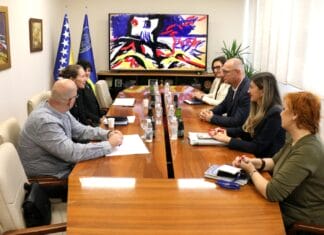 Gradonačelnik Lugavić održao sastanak s novom šeficom OSCE-a u Tuzli Gradonačelnik Lugavić održao sastanak s novom šeficom OSCE-a u Tuzli