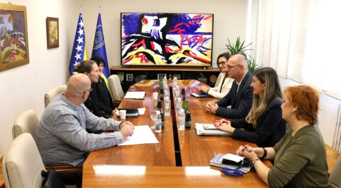Gradonačelnik Lugavić održao sastanak s novom šeficom OSCE-a u Tuzli Gradonačelnik Lugavić održao sastanak s novom šeficom OSCE-a u Tuzli