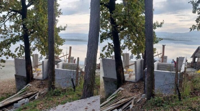 Mještani Kiseljaka traže reakciju Grada Tuzla: Nelegalna gradnja na obali jezera Modrac Mještani Kiseljaka traže reakciju Grada Tuzla: Nelegalna gradnja na obali jezera Modrac