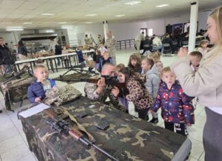 Dan otvorenih vrata OS BiH: Mladi upoznali opremu i mogućnosti vojnog poziva