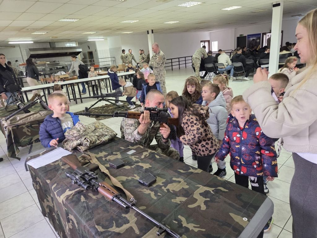 oružane snage1 Dan otvorenih vrata OS BiH: Mladi upoznali opremu i mogućnosti vojnog poziva