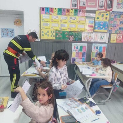 Učenici OŠ Novi Grad kroz druženje s vatrogascem učili o sigurnosti