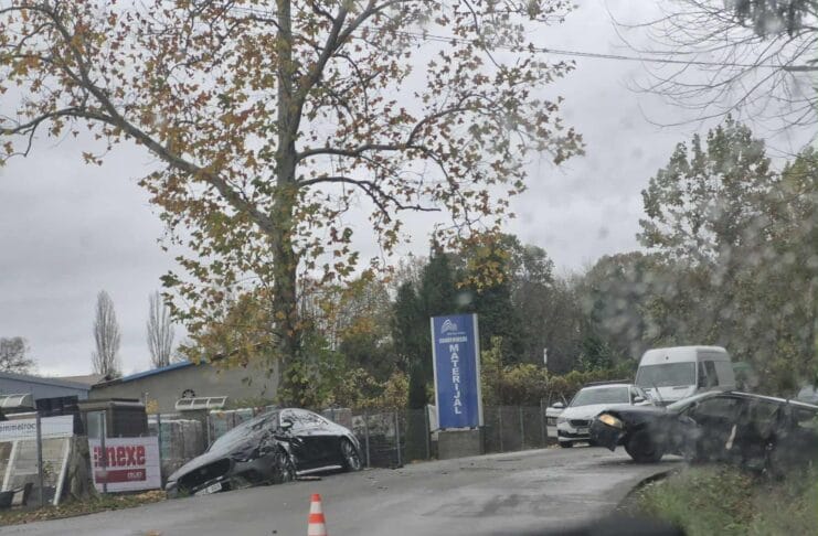 Saobraćajna nesreća u Tuzli privremeno je obustavila saobraćaj u ulici Zvonka Cerića. Uviđaj je u toku, a vozačima se savjetuje oprez.