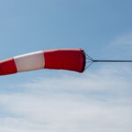 Narandžasto upozorenje Federalnog hidrometeorološkog zavoda BiH izdano je za područje grada Tuzle zbog povremeno jakih do olujnih udara vjetra brzine od 50 do 70 km/h