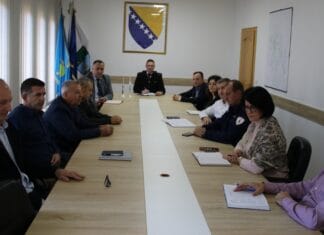 Nakon pucnjave koja se rano jutros dogodila u centru Kalesije, općinski načelnik Nermin Mujkanović sazvao je vanrednu sjednicu Općinskog štaba CZ na kojoj je razmatrano stanje sigurnosti na području općine.