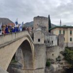 Obilježena godišnjica rušenja Starog mosta: Lljiljani u Neretvi i skok bez aplauza