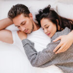 Bolji san uz partnera ili psa? Nauka ima zanimljive odgovore