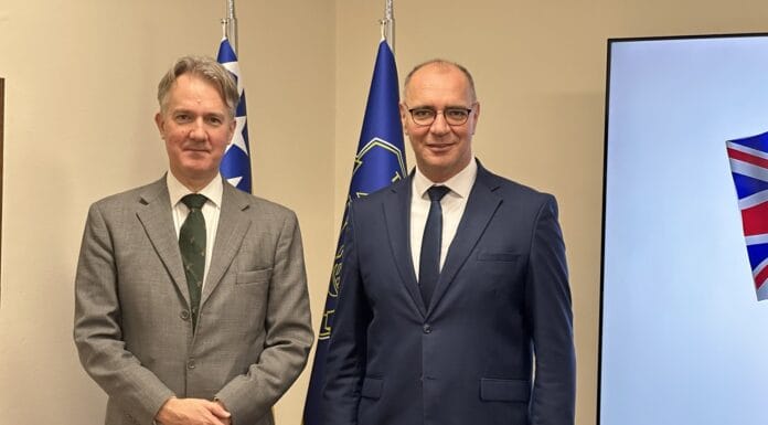 Gradonačelnik Tuzle primio ambasadora Velike Britanije u BiH Gradonačelnik Tuzle primio ambasadora Velike Britanije u BiH