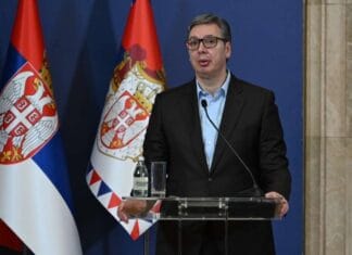 Oglasio se Vučić: Vojska i policija kod Kanjiže pronašle eksploziv razorne moći Vučić: Velika Britanija bi mogla podržati brzu prugu Beograd - Tuzla