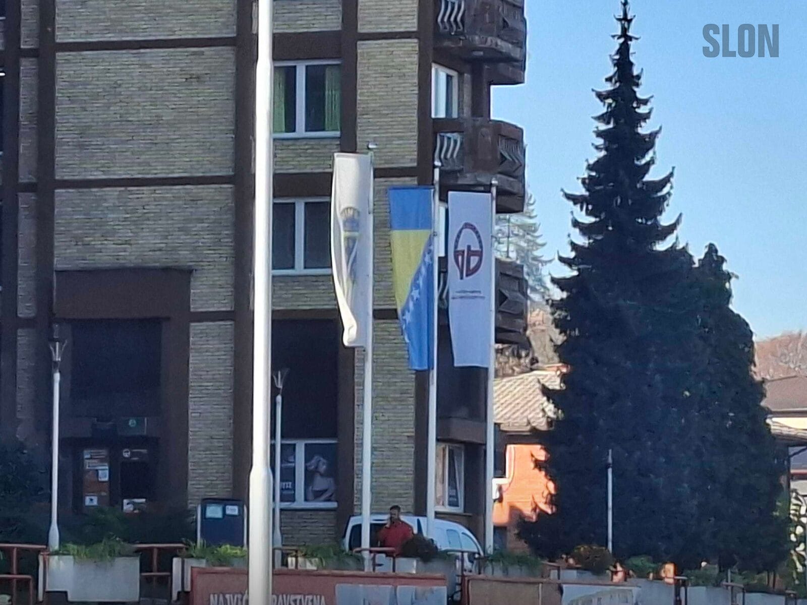 zastava dom penzionera Sutra dan žalosti u TK