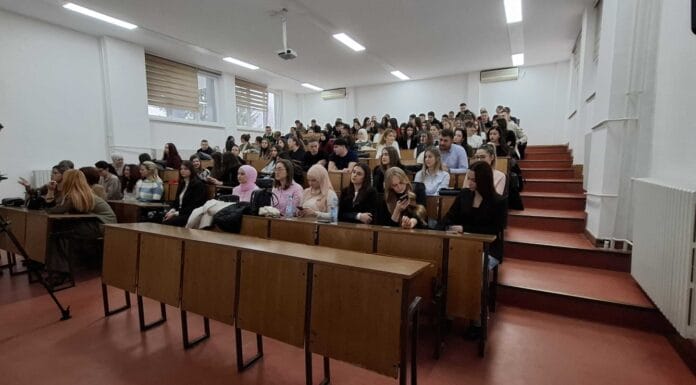 Podrška mladim talentima, uručene stipendije za nadarene studente u Tuzli Podrška mladim talentima, uručene stipendije nadarene studente u Tuzli
