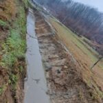 U toku uređenje korita Dobrnjskog potoka na dionici od Marinovca do Čanića Služba za komunalne poslove, izgradnju i poslove mjesnih zajednica Grada Tuzla ovih dana provodi opsežne radove na čišćenju i uređenju neregulisanog korita Dobrnjskog potoka, na potezu od naselja Marinovac do naselja Čanići u mjesnoj zajednici Dobrnja