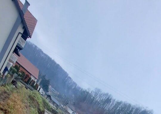 U toku uređenje korita Dobrnjskog potoka na dionici od Marinovca do Čanića Služba za komunalne poslove, izgradnju i poslove mjesnih zajednica Grada Tuzla ovih dana provodi opsežne radove na čišćenju i uređenju neregulisanog korita Dobrnjskog potoka, na potezu od naselja Marinovac do naselja Čanići u mjesnoj zajednici Dobrnja