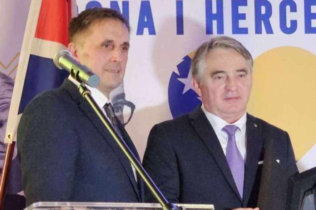 Komšić Željku Komšiću uručeno priznanje u Birminghamu za doprinos Bosni i Hercegovini
