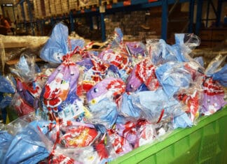 Yimor paketićima obradovao mališane