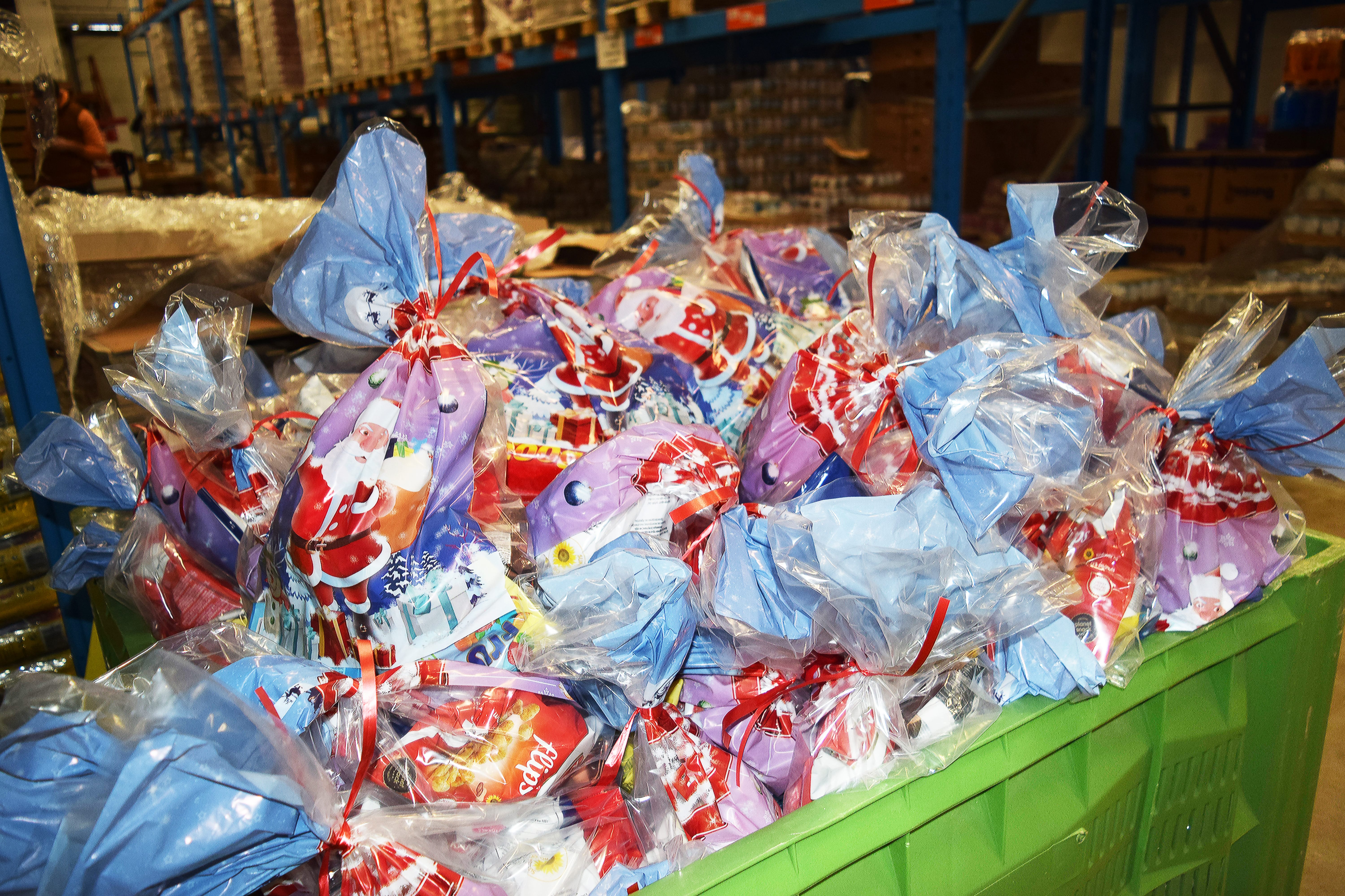 Yimor paketićima obradovao mališane