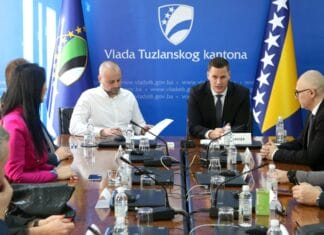 Vlada TK i sindikati potpisali sporazum o povećanju plata budžetskim korisnicima Vlada TK i sindikati potpisali sporazum o povećanju plata budžetskim korisnicima