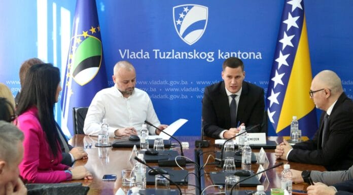 Vlada TK i sindikati potpisali sporazum o povećanju plata budžetskim korisnicima Vlada TK i sindikati potpisali sporazum o povećanju plata budžetskim korisnicima