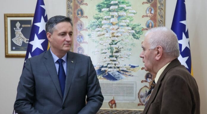 Bećirović razgovarao s intelektualcima o jačanju demokratije i državnih institucija