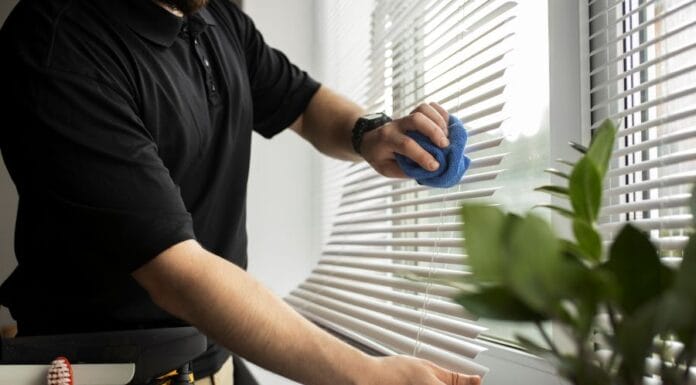 Kako očistiti roletne bez skidanja: Brzi trik iz kuhinje koji štedi vrijeme