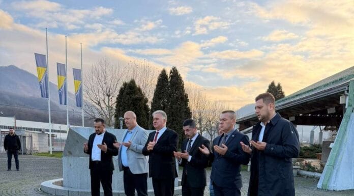 Delegacija Skupštine Brčko distrikta BiH posjetila Memorijalni centar u Potočarima