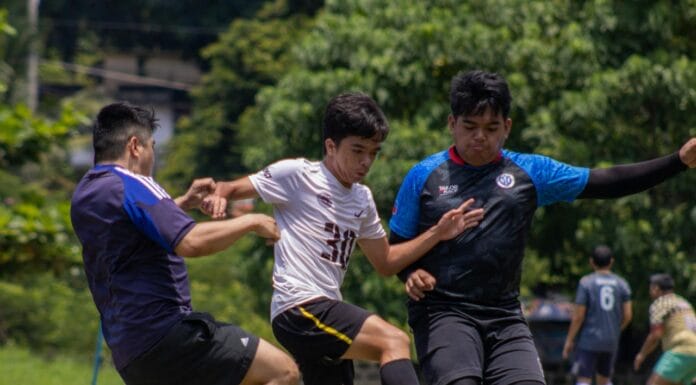 Koliko je popularan sport u BiH i kako utiče na mlade? Grupa dečaka u plavim dresovima pored trenera