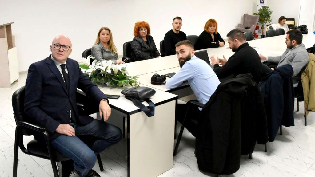 l_24c18f79dc8338616114185bbe9e9686