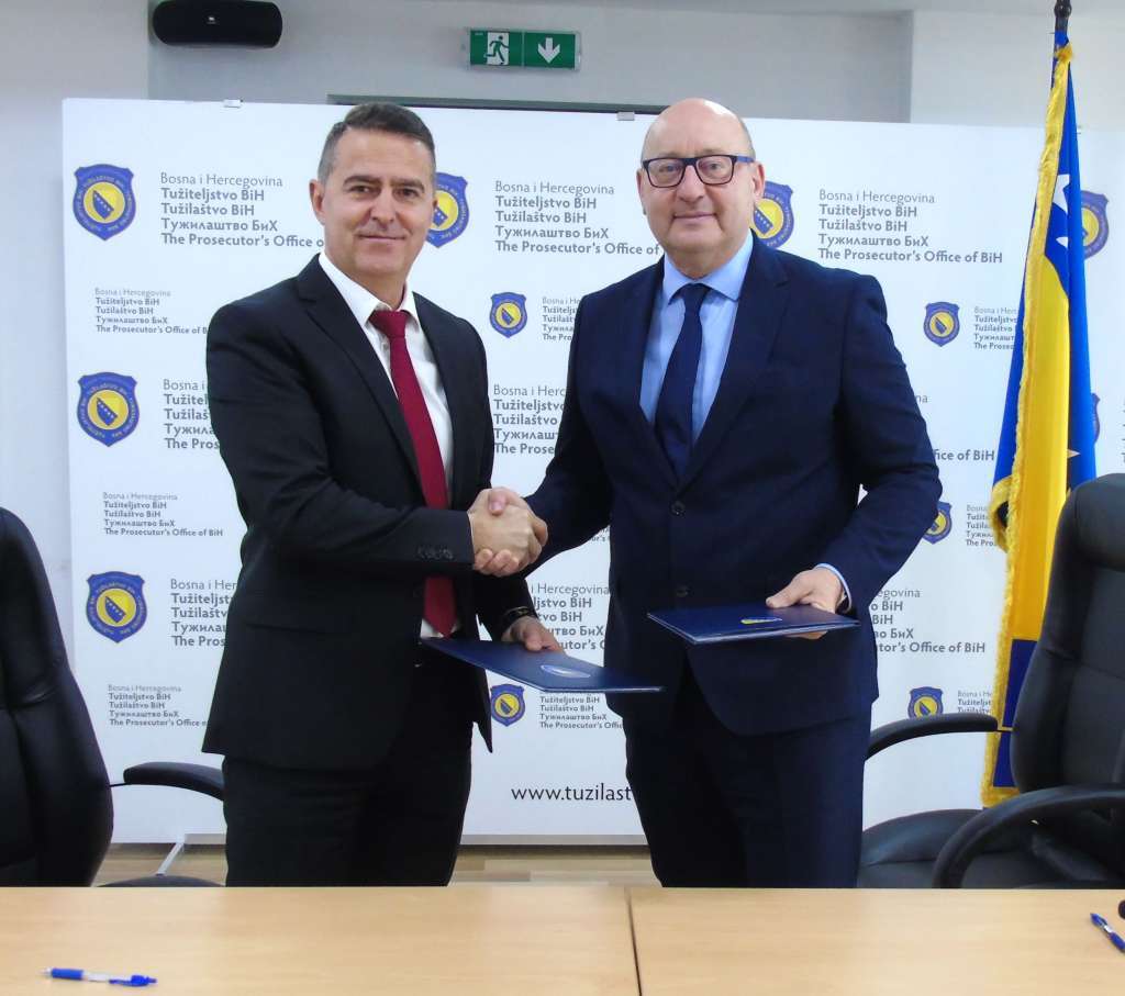 l_f417af1948c6815422229f099bf67619