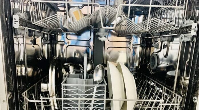 Ove predmete nikada ne biste trebali prati u perilici posuđa